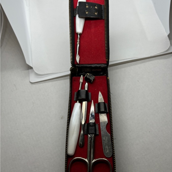 Vintage Gentleman Brush and Manicure Set Built In Zip Around Closure Leather - Picture 7 of 11